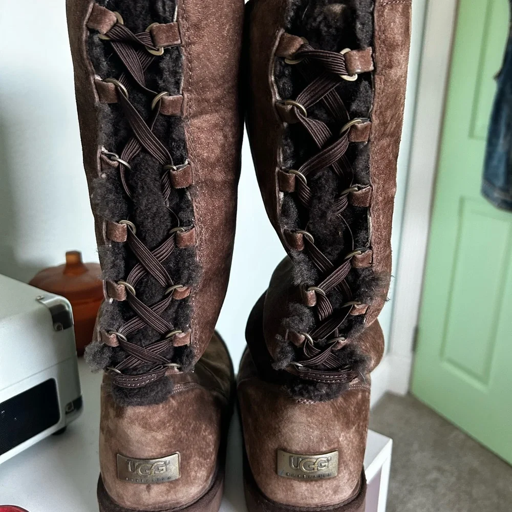UGG Roseberry Brown Winter Boots with Plush Lining - Picture 5 of 5